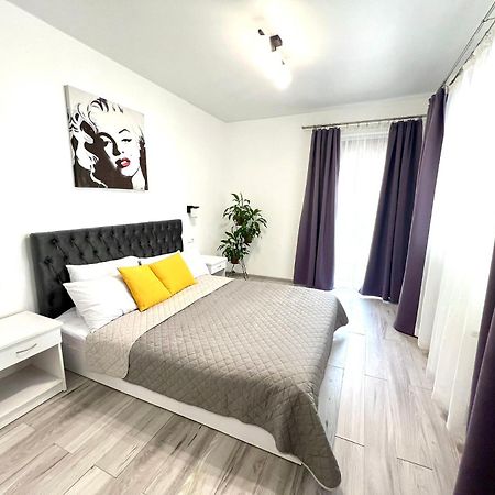 Osapart Comfortable Apartment In A Complex Great Britain Lviv Exterior foto