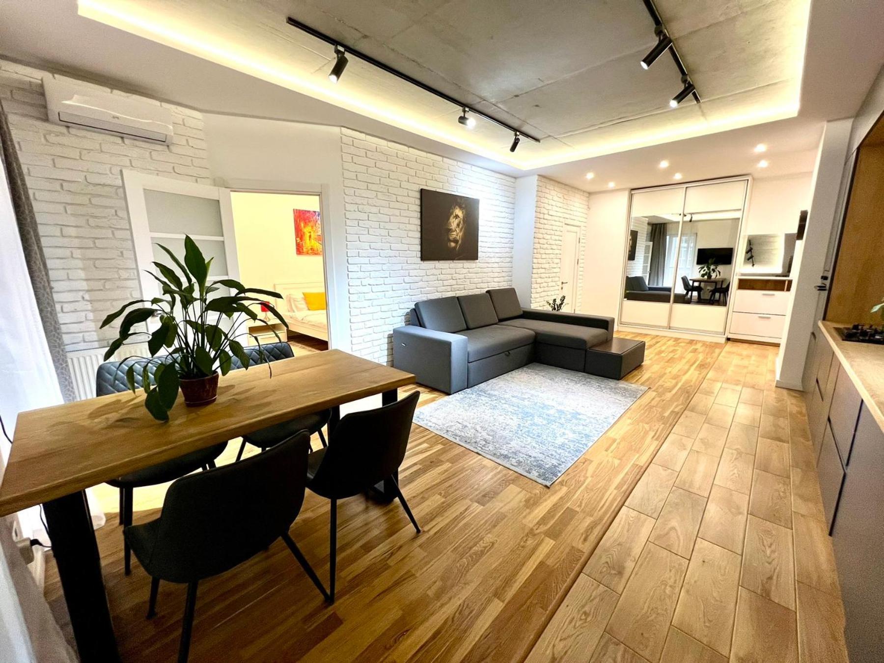 Osapart Comfortable Apartment In A Complex Great Britain Lviv Exterior foto